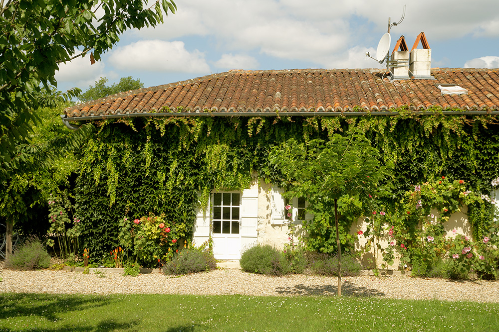 La Gravette Nice2stay Privehuis met zwembad in Frankrijk